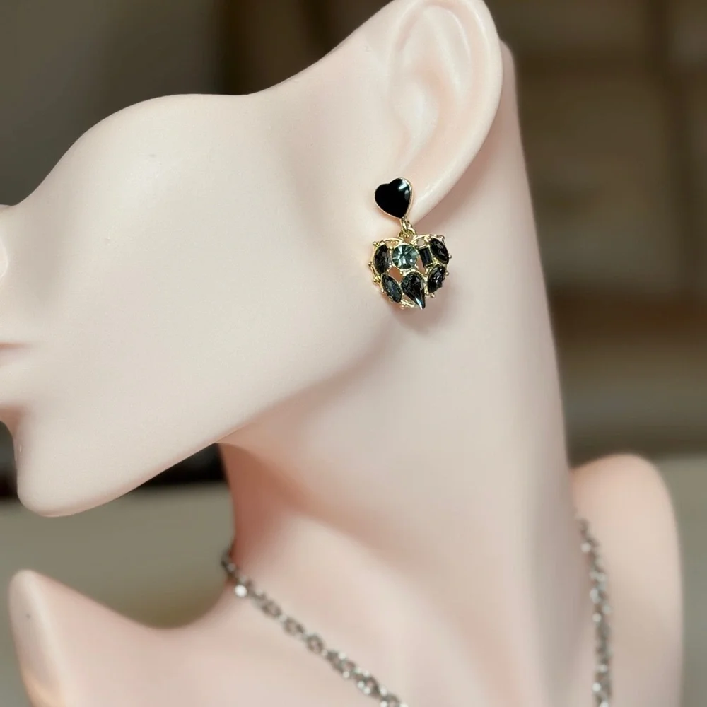 Elegant Black and Gold Heart Earrings